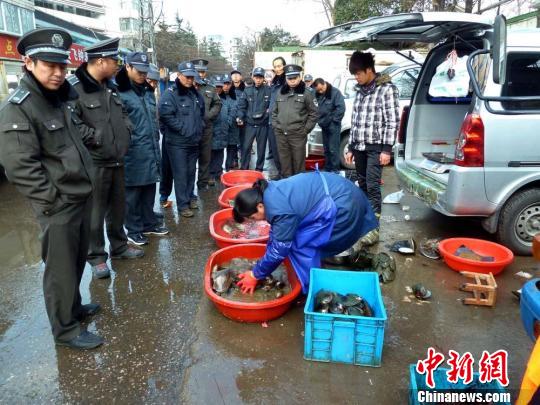 习近平给上海市杨浦区“老杨树宣讲汇”全体同志回信