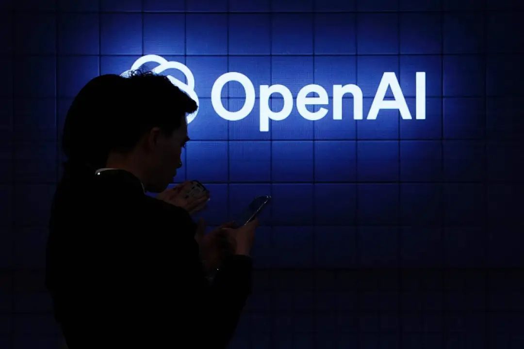 
          
            全球科技早参丨OpenAI被曝正在与三星洽谈合作；OpenAI最大的金融客户评估ChatGPT：有效果，但扩展性存疑；Android 16为应用开发者提供AI接口
        