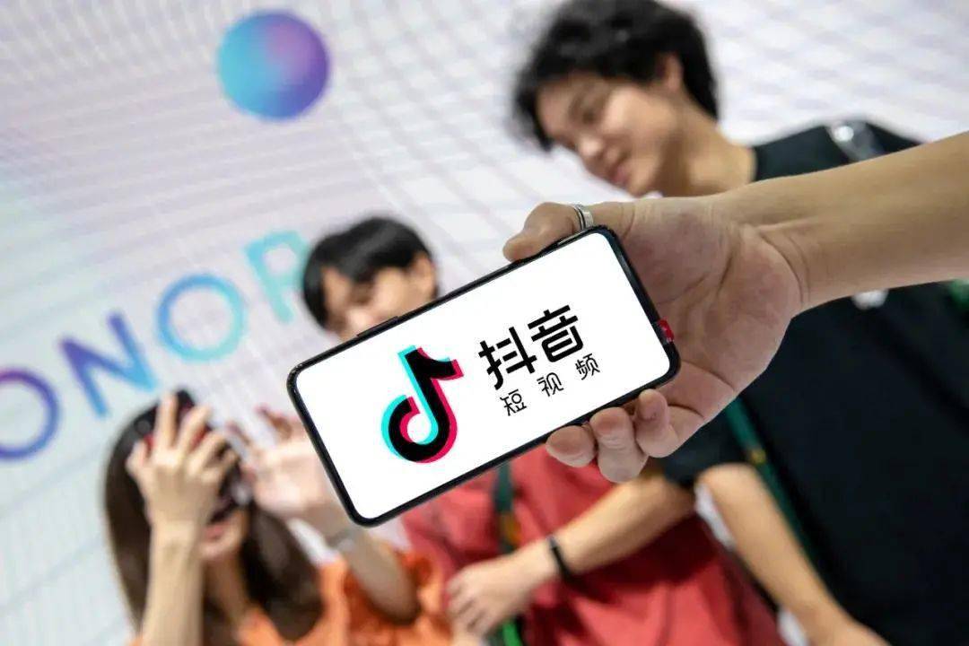 
          
            淘宝“双12”多行业商家报名超预期；抖音电商进行新一轮调整丨未来商业早参
        